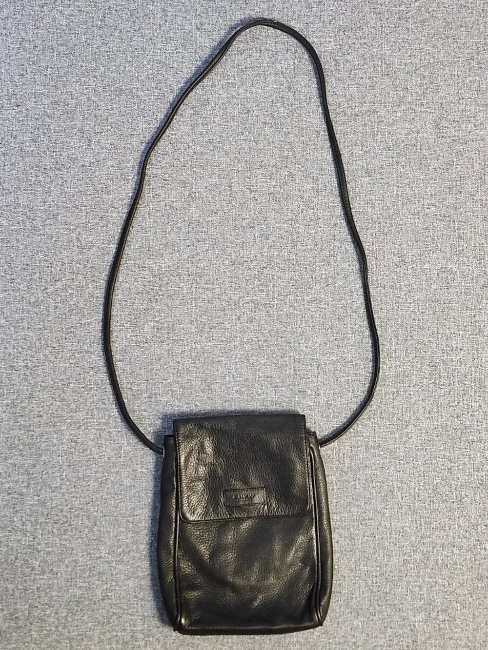 CNKW Canada Black Pebbled Leather Crossbody Bag Minimalist Everyday Purse